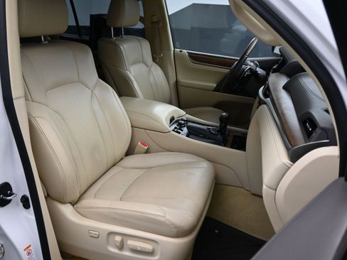 Used 2019 Lexus LX 570 4WD image 14