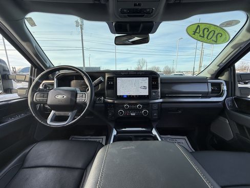 Used 2024 Ford F250 Lariat w/ Black Appearance Package image 19