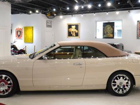 Used 2008 Bentley Azure RWD image 8
