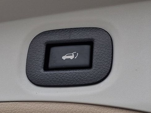 Used 2020 Nissan Rogue SL w/ Premium Package image 32