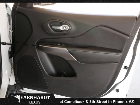 Used 2020 Jeep Cherokee Limited image 12