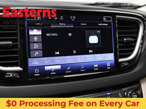 Used 2023 Chrysler Pacifica Touring-L FWD image 19
