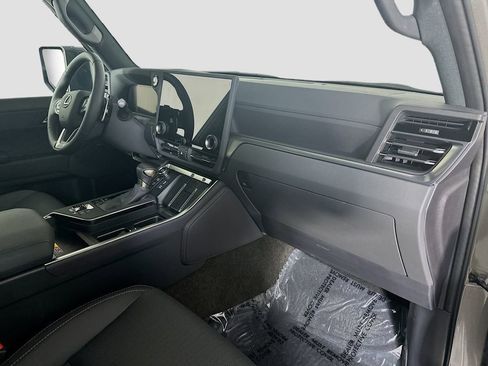 Used 2025 Lexus GX 550 image 30