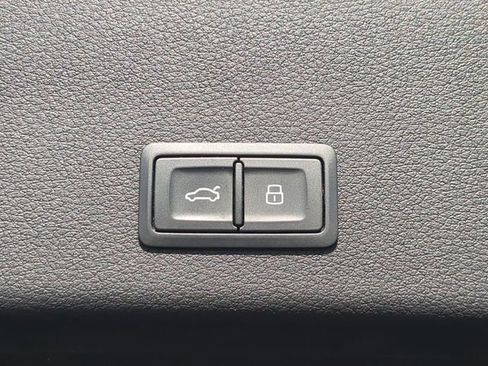 Used 2021 Audi e-tron Premium Plus w/ Premium Plus Package image 15