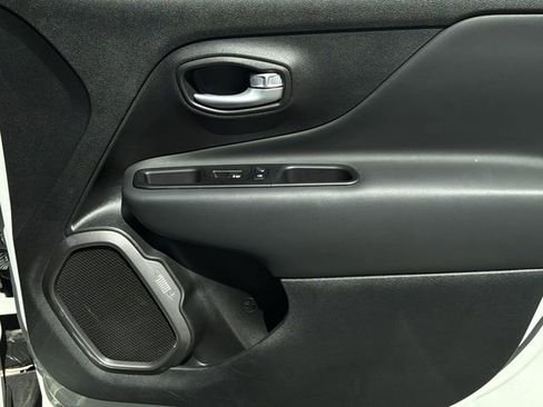 Used 2023 Jeep Renegade Latitude AWD/4WD image 41