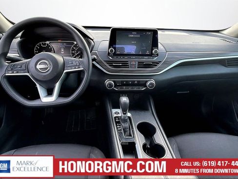 Used 2025 Nissan Altima 2.5 SV FWD image 7