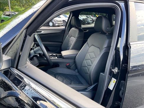 Used 2025 Volkswagen Atlas Cross Sport SE AWD/4WD image 9