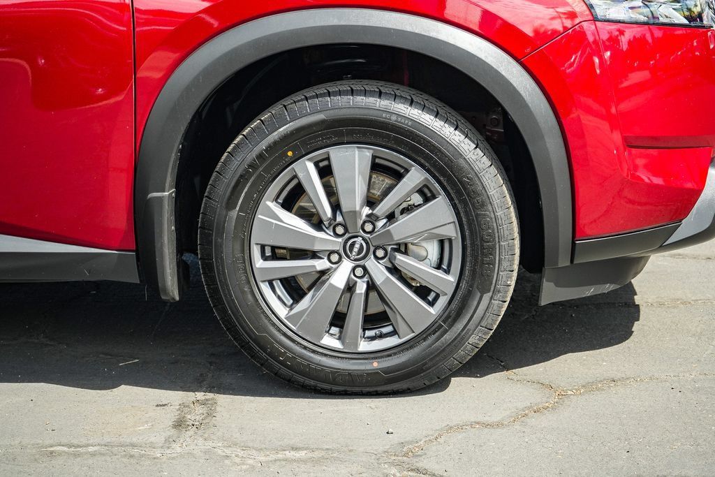 Used 2024 Nissan Pathfinder SV FWD image 10