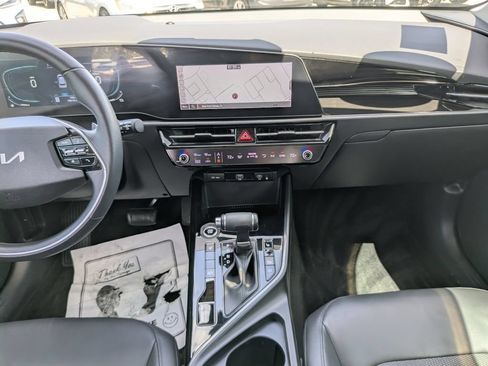 Certified 2023 Kia Niro EX FWD image 17