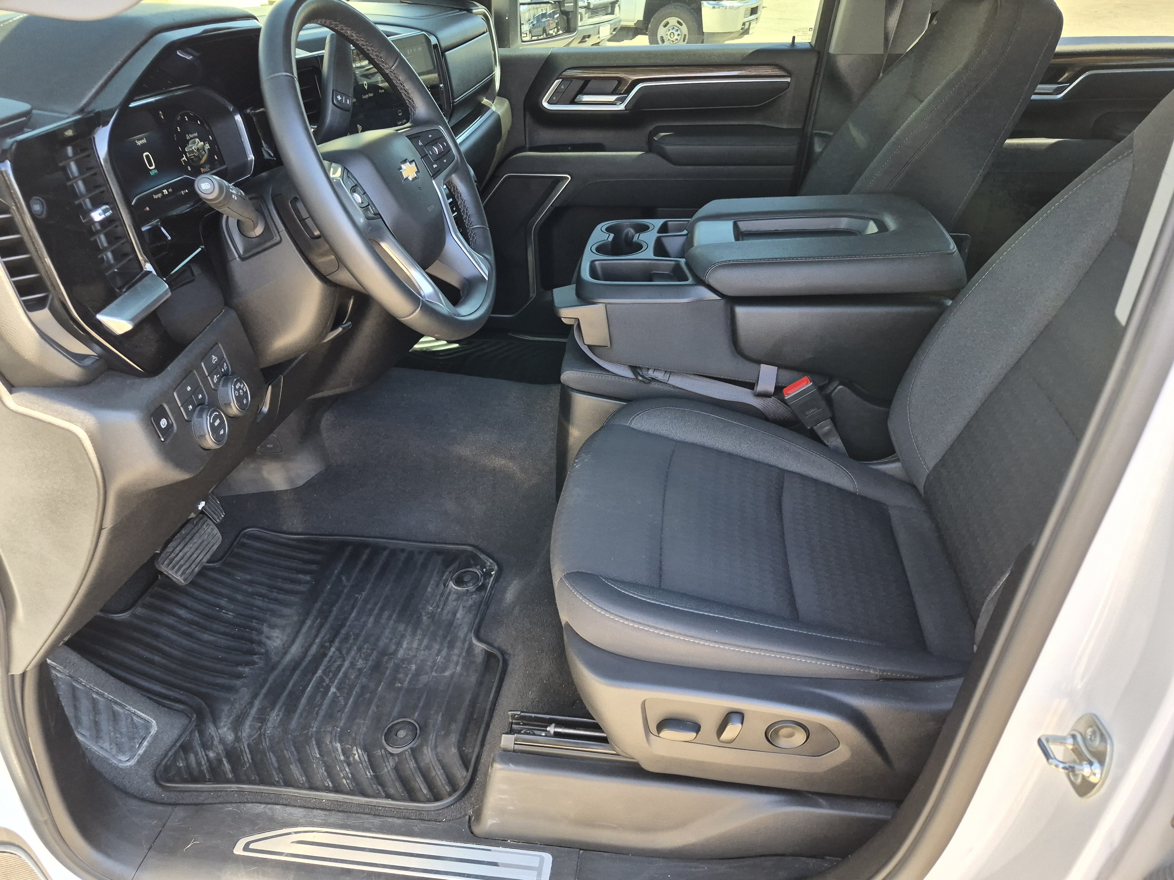 Used 2025 Chevrolet Silverado 2500 LT w/ Convenience Package AWD/4WD image 11