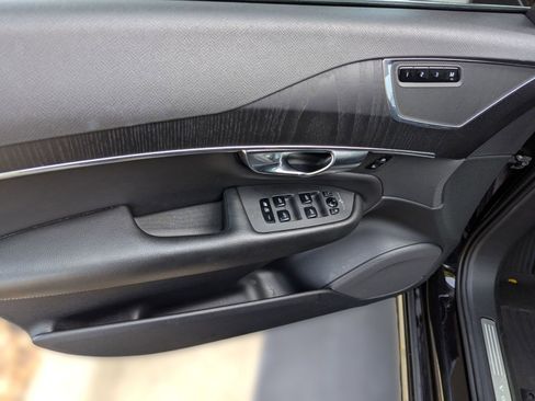 Used 2020 Volvo XC90 T5 Momentum w/ Protection Package Premier image 12