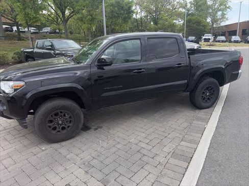 Certified 2021 Toyota Tacoma SR5 image 1