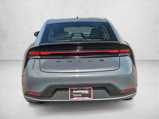 Used 2025 Toyota Prius LE FWD image 7
