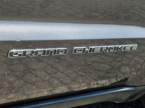 Used 2021 Jeep Grand Cherokee Limited AWD/4WD image 29