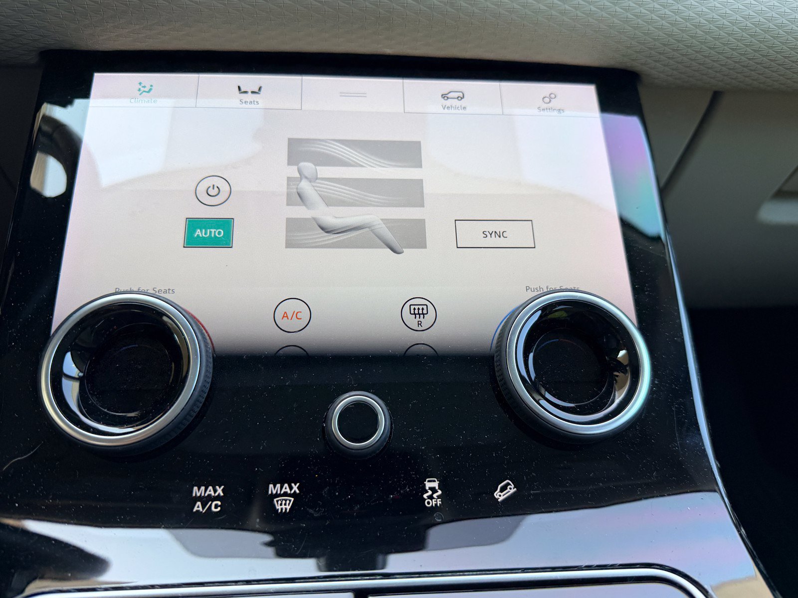 Used 2018 Land Rover Range Rover Velar S AWD/4WD image 9