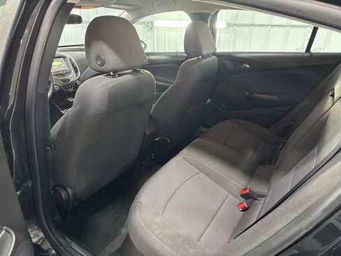 Used 2018 Chevrolet Cruze LT image 8