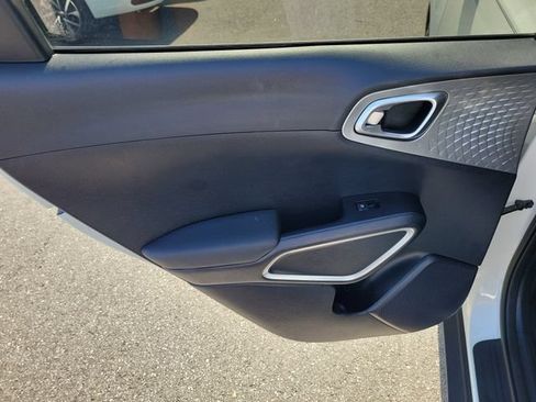 Used 2024 Kia Soul LX w/ Option Group 015 FWD image 7