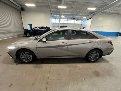 Used 2024 Hyundai Elantra SEL FWD image 6
