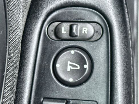 Used 2020 Honda HR-V LX image 13