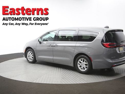 Used 2023 Chrysler Pacifica Touring-L FWD image 64