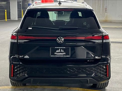 Used 2025 Volkswagen Tiguan SE R-Line image 32