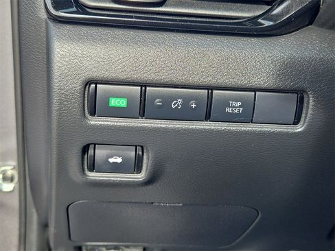 Used 2025 Nissan Sentra SV image 25