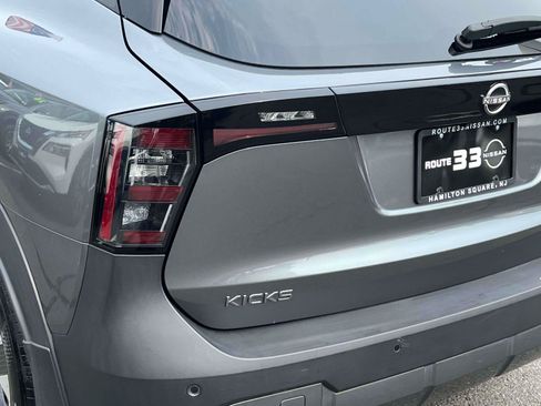 Used 2025 Nissan Kicks SV AWD/4WD image 8