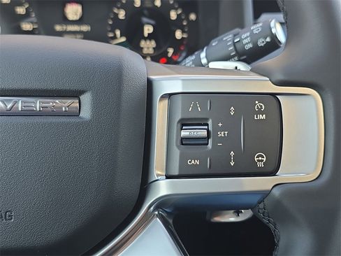 New 2025 Land Rover Discovery S image 20