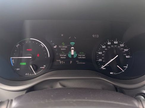 Used 2025 Toyota Sienna LE FWD image 5