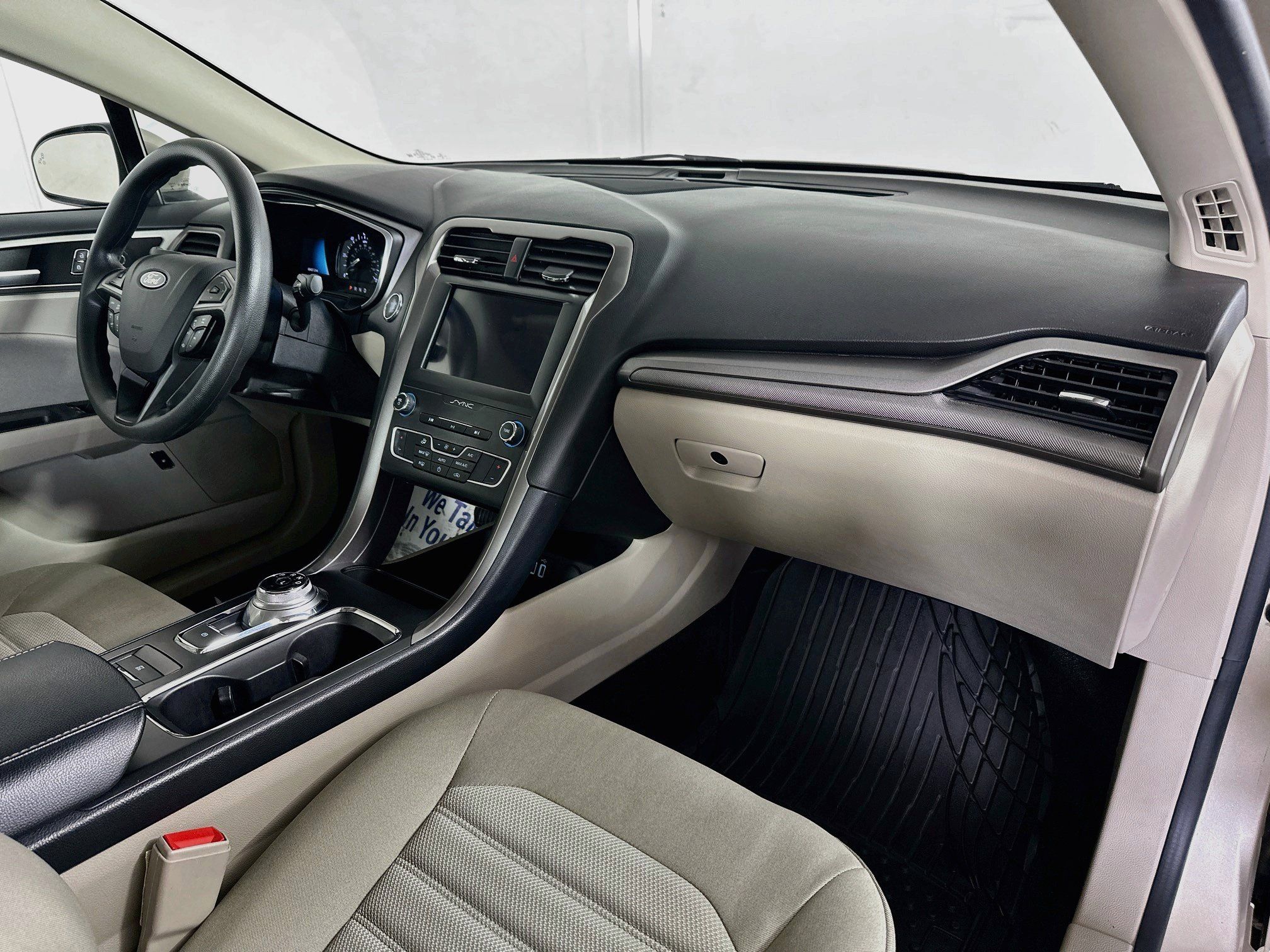 Used 2019 Ford Fusion SE FWD image 27