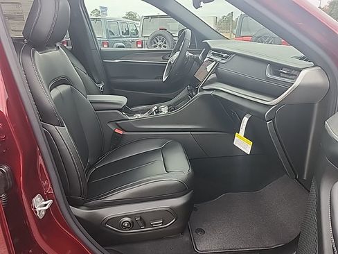 New 2025 Jeep Grand Cherokee Limited image 25