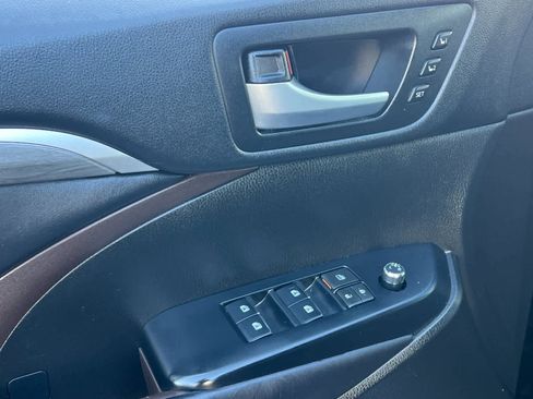 Used 2018 Toyota Highlander Limited image 12