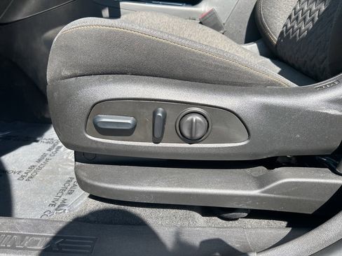 Used 2023 Chevrolet Equinox LT w/ Driver Convenience Package image 19