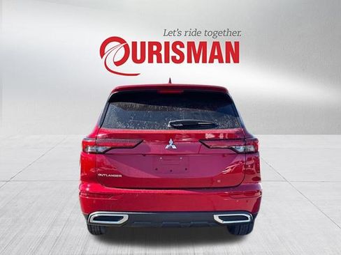 Used 2022 Mitsubishi Outlander ES image 3