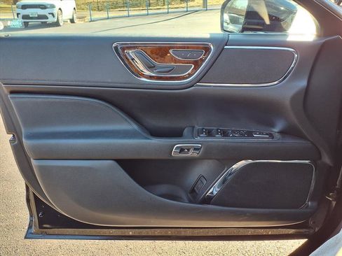 Used 2018 Lincoln Continental w/ Equipment Group 500A image 17