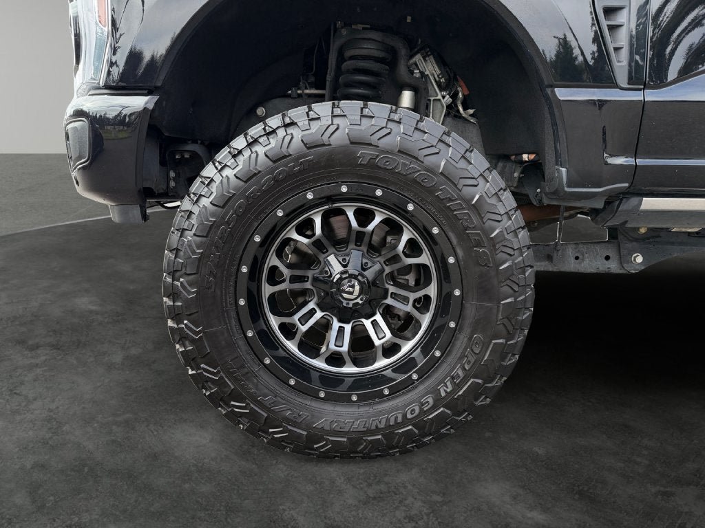 Used 2025 Ford F350 Platinum w/ FX4 Off-Road Package AWD/4WD image 4
