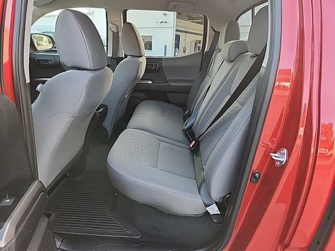 Used 2022 Toyota Tacoma SR5 AWD/4WD image 32