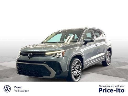 Certified 2025 Volkswagen Taos SE FWD image 1