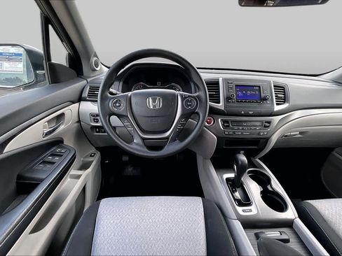 Used 2017 Honda Ridgeline RTS image 6