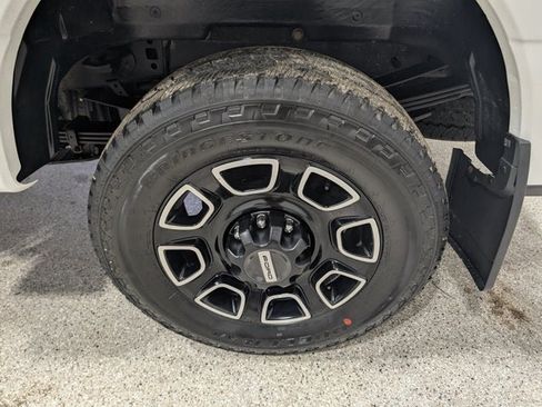 Used 2023 Ford F350 Platinum w/ FX4 Off-Road Package AWD/4WD image 13