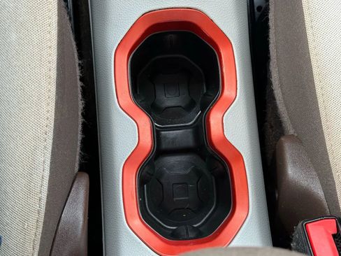 Used 2017 Jeep Renegade Latitude w/ Cold Weather Group image 37