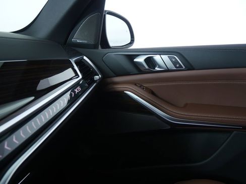 Used 2026 BMW X5 xDrive40i w/ M Sport Package image 24