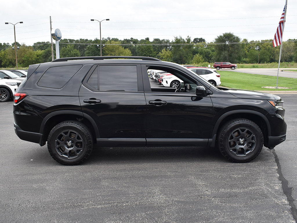 Used 2025 Honda Pilot TrailSport image 15