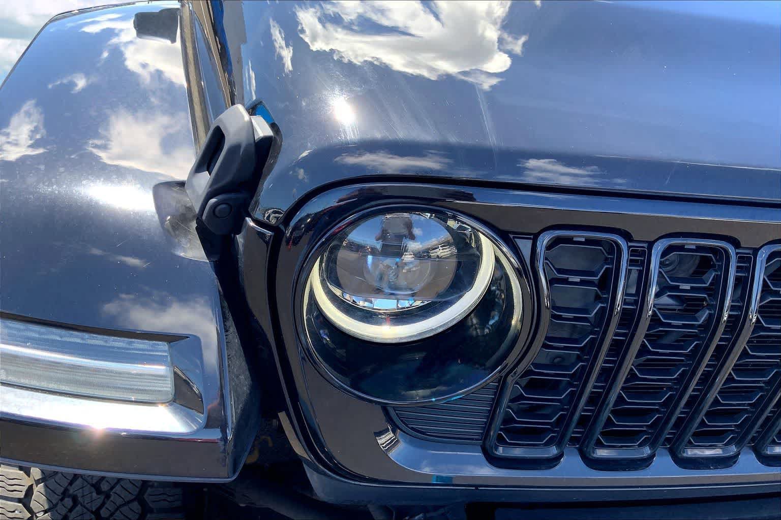 Used 2024 Jeep Wrangler High Altitude AWD/4WD image 32