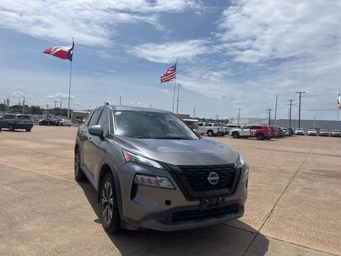 Certified 2023 Nissan Rogue SV FWD image 2