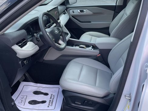 Certified 2026 Ford Explorer Active w/ Active Comfort Package AWD/4WD image 18