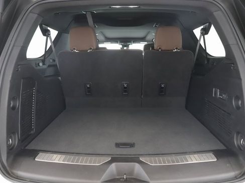 Used 2025 Chevrolet Suburban High Country image 32