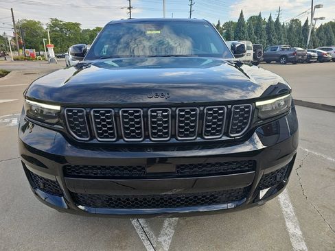 Used 2024 Jeep Grand Cherokee L Summit AWD/4WD image 8