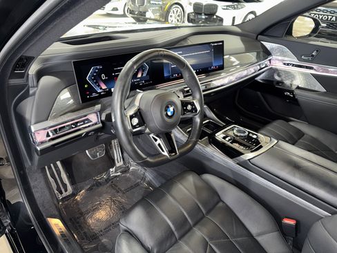 Used 2024 BMW 760i xDrive w/ Executive Package image 21
