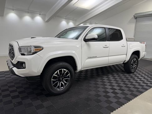 Used 2021 Toyota Tacoma TRD Sport image 3